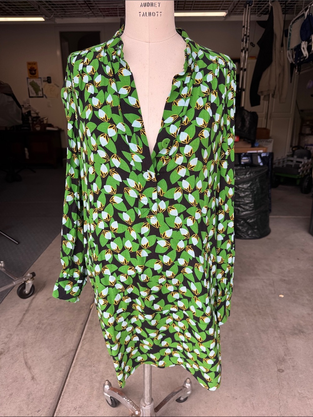 Diane Von Furstenberg Green Black Floral Print Long Sleeve Tunic Dress